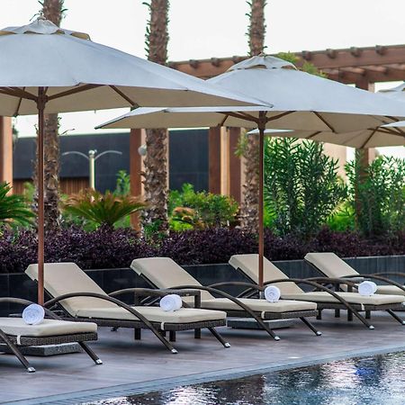 فندق وشقق موفنبيك الرياض المظهر الخارجي الصورة Pool at the hotel