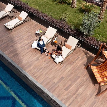 فندق وشقق موفنبيك الرياض المظهر الخارجي الصورة The swimming pool at the hotel