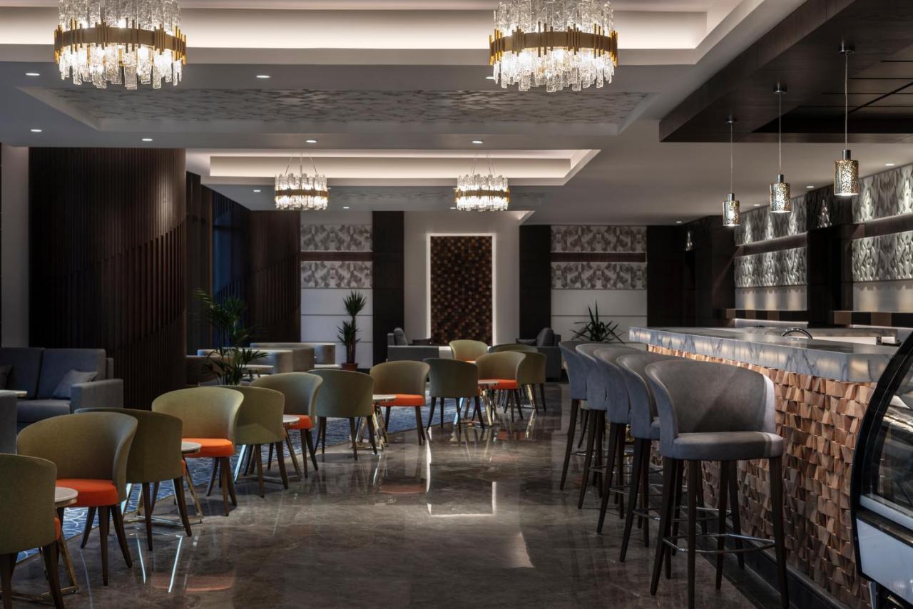 فندق وشقق موفنبيك الرياض المظهر الخارجي الصورة The bar at the hotel