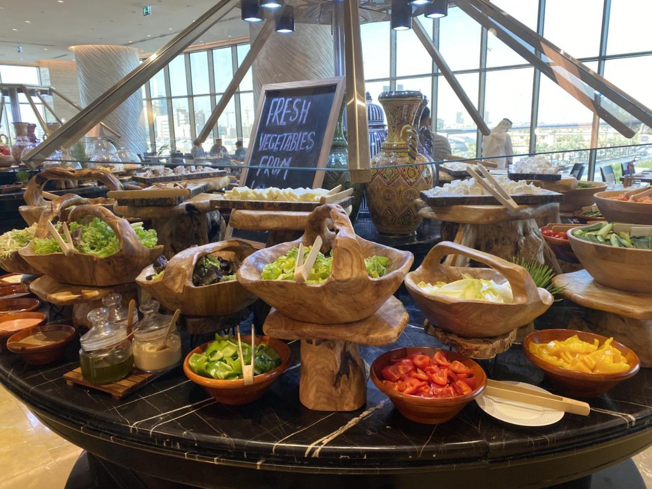 فندق وشقق موفنبيك الرياض المظهر الخارجي الصورة A salad bar at a hotel