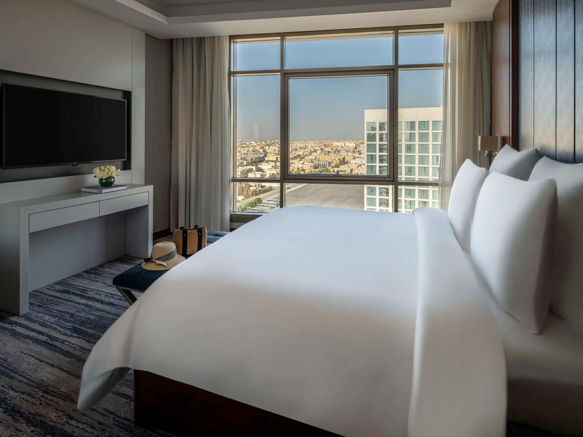 فندق وشقق موفنبيك الرياض المظهر الخارجي الصورة A bedroom at the hotel