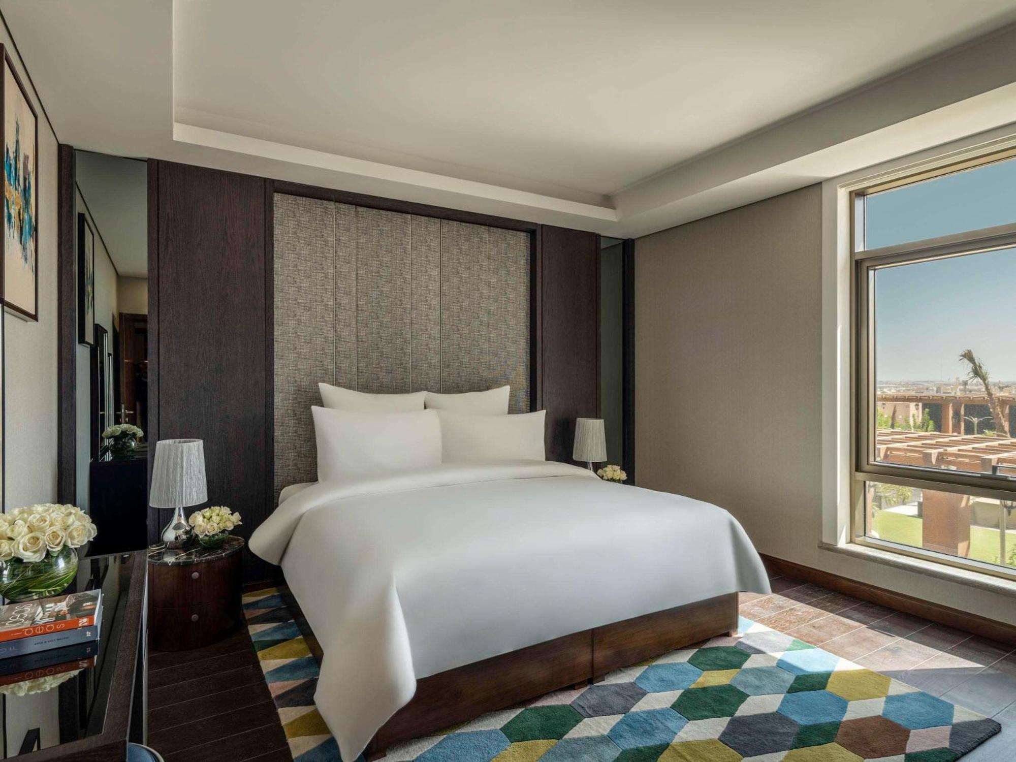 فندق وشقق موفنبيك الرياض المظهر الخارجي الصورة A bedroom at the hotel