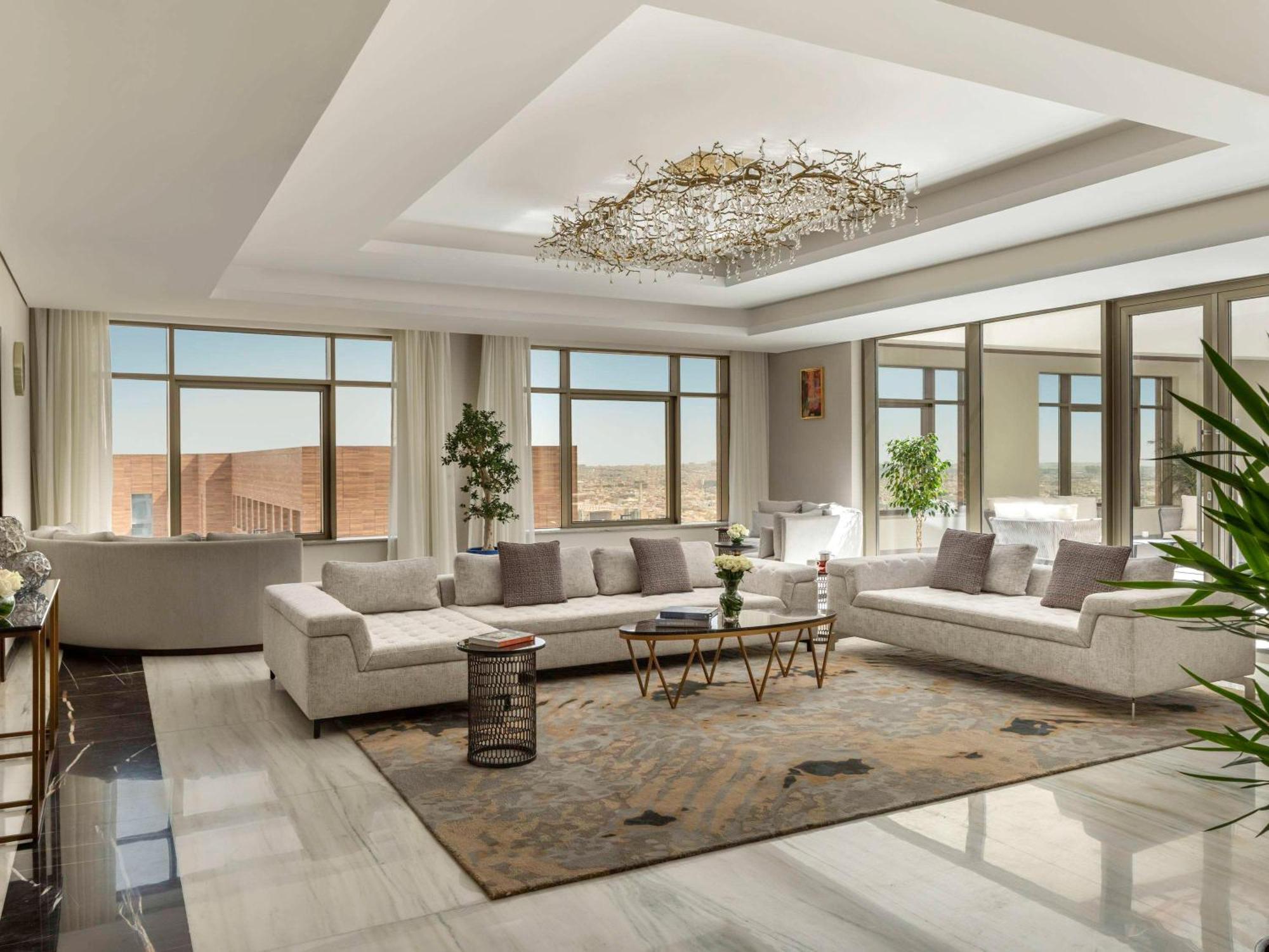 فندق وشقق موفنبيك الرياض المظهر الخارجي الصورة The interior of the hotel