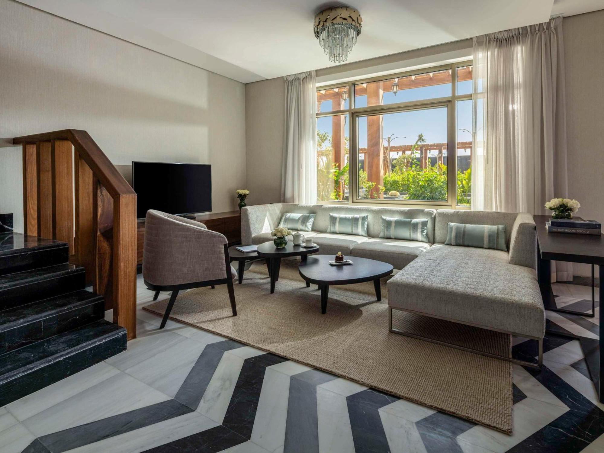 فندق وشقق موفنبيك الرياض المظهر الخارجي الصورة A living room at the hotel