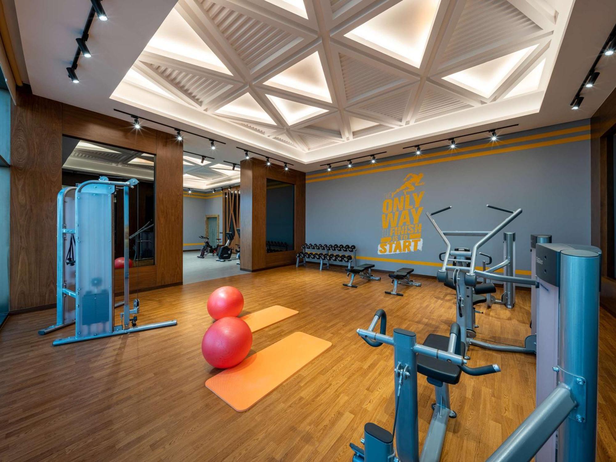 فندق وشقق موفنبيك الرياض المظهر الخارجي الصورة The gym at the hotel