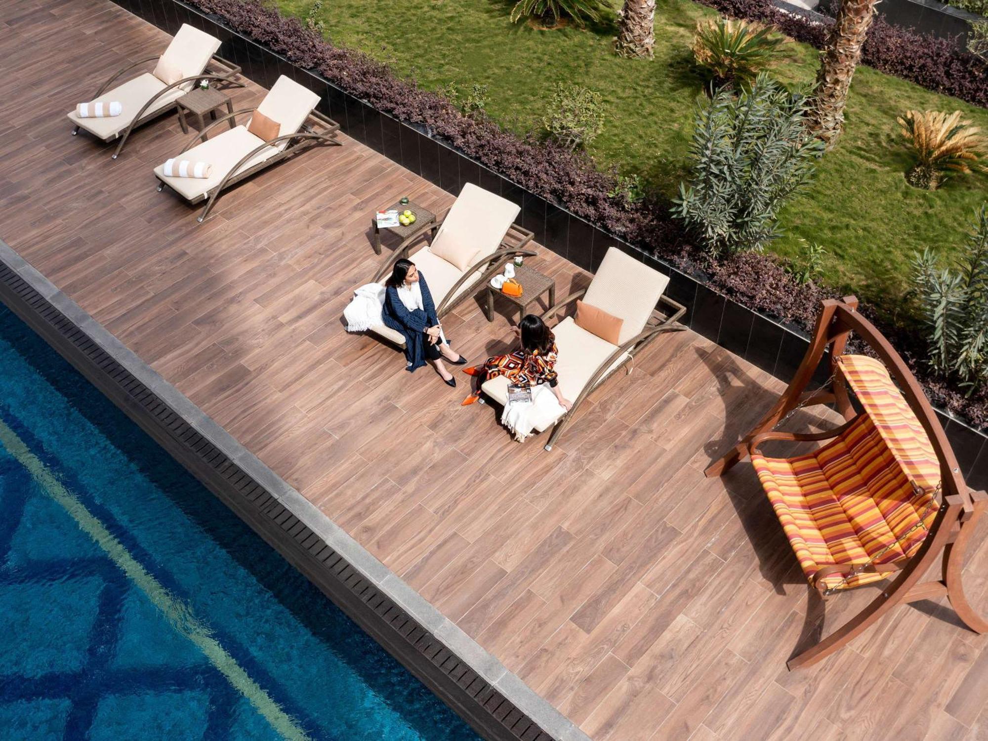 فندق وشقق موفنبيك الرياض المظهر الخارجي الصورة The swimming pool at the hotel